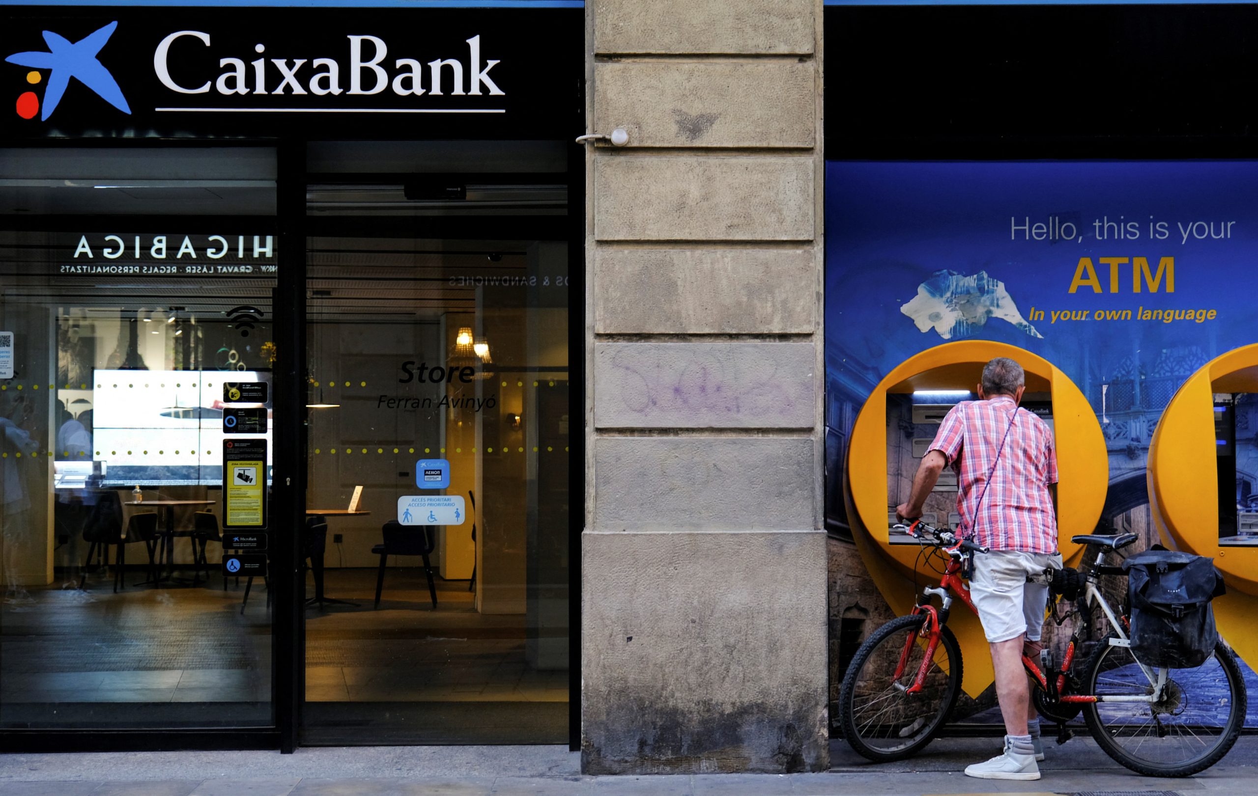 Cómo la Tarjeta de Crédito de CaixaBank Puede Simplificar tu Vida Financiera