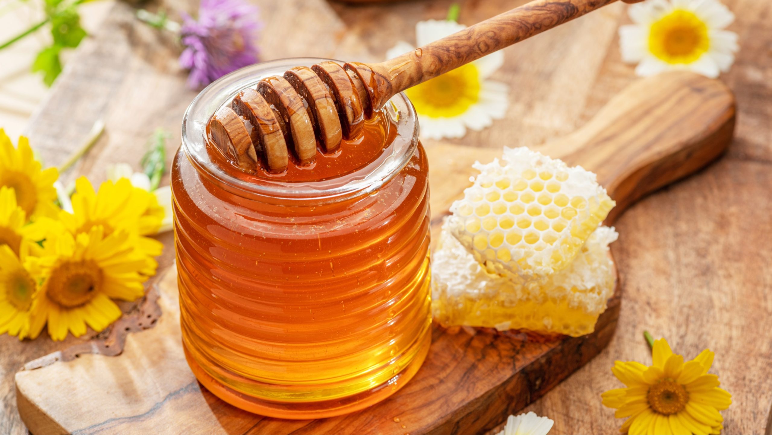 The Timeless Sweetness: Discover Why Honey Never Spoils!